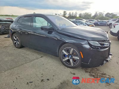 Czwarte zdjęcie samochodu z boku: 2023 BMW IX M60 VIN:WB533CF07PCK57903 - miniatura