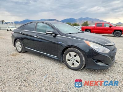 Czwarte zdjęcie samochodu z boku: 2012 HYUNDAI SONATA HYBRID VIN:KMHEC4A42CA028592 - miniatura
