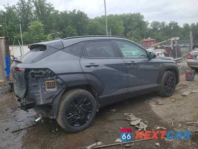Trzecie zdjęcie samochodu z tyłu: 2026 HYUNDAI KONA SEL SPORT VIN:KM8HF3AB5TU457625 - miniatura
