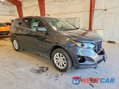 Czwarte zdjęcie samochodu z boku: 2019 CHEVROLET EQUINOX LT VIN:2GNAXUEV4K6162002 - miniatura