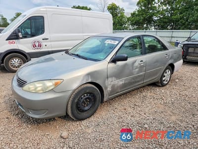 2005 TOYOTA CAMRY LE 4T1BE32K65U525845 - główne zdjęcie licytacji z USA - miniatura