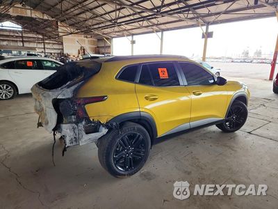 Trzecie zdjęcie samochodu z tyłu: 2024 CHEVROLET TRAX ACTIV VIN:KL77LKE27RC126277 - miniatura