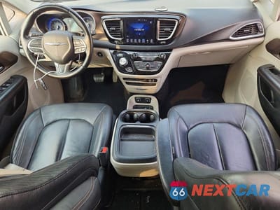Zdjęcie 8 z 13 samochodu: 2017 CHRYSLER PACIFICA TOURING L VIN:2C4RC1BG5HR756911 - miniatura