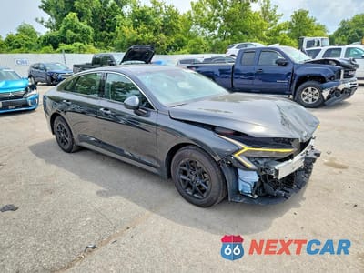 Czwarte zdjęcie samochodu z boku: 2025 KIA K5 LXS VIN:KNAG24J75S5346737 - miniatura