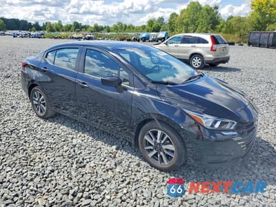 Czwarte zdjęcie samochodu z boku: 2023 NISSAN VERSA SV VIN:3N1CN8EV0PL811699 - miniatura