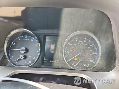 Zdjęcie 9 z 13 samochodu: 2018 TOYOTA RAV4 LIMITED VIN:JTMDFREV1JD230150 - miniatura