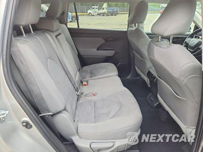 Zdjęcie 11 z 13 samochodu: 2022 TOYOTA HIGHLANDER LE VIN:5TDBZRBH8NS583783 - miniatura