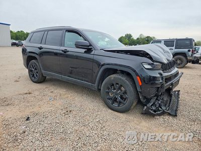Czwarte zdjęcie samochodu z boku: 2024 JEEP GRAND CHEROKEE L LAREDO VIN:1C4RJKAG9R8562618 - miniatura