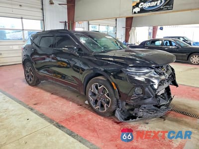 Czwarte zdjęcie samochodu z boku: 2022 CHEVROLET BLAZER RS VIN:3GNKBKRSXNS129566 - miniatura