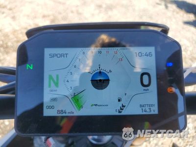 Zdjęcie 7 z 9 samochodu: 2025 KAWASAKI ZR900 T VIN:ML5ZRDT18SDA00393 - miniatura