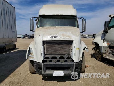 Piąte zdjęcie samochodu w środku: 2021 VOLVO VNL SEMI TRUCK VIN:4V4NC9EH3MN275018 - miniatura