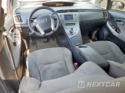 Zdjęcie 8 z 12 samochodu: 2013 TOYOTA PRIUS THREE VIN:JTDKN3DU6D1623776 - miniatura