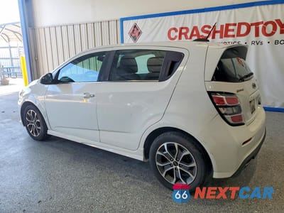 Drugie zdjęcie samochodu z przodu: 2019 CHEVROLET SONIC LT VIN:1G1JD6SB9K4138425 - miniatura