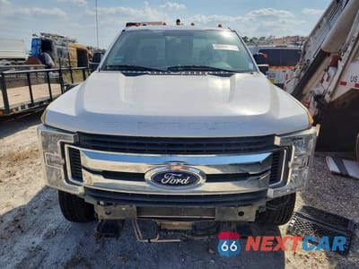 Piąte zdjęcie samochodu w środku: 2019 FORD F350 SUPER DUTY VIN:1FDRF3GT3KEE57913 - miniatura