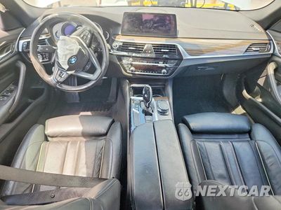 Zdjęcie 8 z 13 samochodu: 2018 BMW 540 I VIN:WBAJE5C5XJG918063 - miniatura
