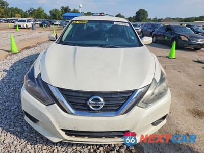 Piąte zdjęcie samochodu w środku: 2018 NISSAN ALTIMA 2.5 SR VIN:1N4AL3AP4JC104943 - miniatura