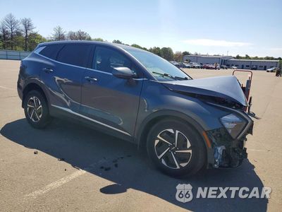 Czwarte zdjęcie samochodu z boku: 2023 KIA SPORTAGE LX VIN:KNDPUCAG2P7064042 - miniatura