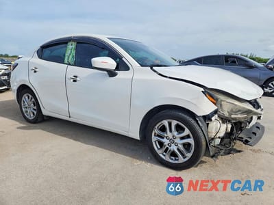 Czwarte zdjęcie samochodu z boku: 2018 TOYOTA YARIS IA BASE VIN:3MYDLBYV3JY326565 - miniatura