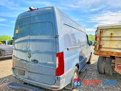 Trzecie zdjęcie samochodu z tyłu: 2019 MERCEDES-BENZ SPRINTER 2500/3500 VIN:WD4PF0CD9KP091118 - miniatura