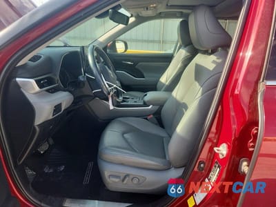Zdjęcie 7 z 14 samochodu: 2020 TOYOTA HIGHLANDER XLE VIN:5TDGZRAH3LS511927 - miniatura