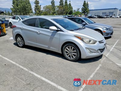 Czwarte zdjęcie samochodu z boku: 2015 HYUNDAI ELANTRA SE VIN:KMHDH4AE6FU240260 - miniatura