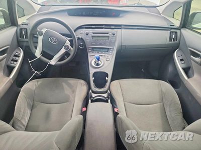 Zdjęcie 8 z 12 samochodu: 2011 TOYOTA PRIUS TWO VIN:JTDKN3DU3B1473137 - miniatura