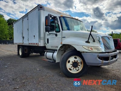 Czwarte zdjęcie samochodu z boku: 2014 INTERNATIONAL 4300 BOX TRUCK VIN:1HTMMAAN1EH017150 - miniatura