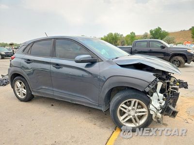 Czwarte zdjęcie samochodu z boku: 2019 HYUNDAI KONA SE VIN:KM8K12AA7KU342710 - miniatura