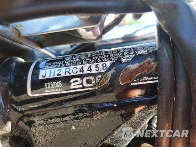 Zdjęcie 8 z 8 samochodu: 2003 HONDA VT750 DCB VIN:JH2RC44583M706729 - miniatura