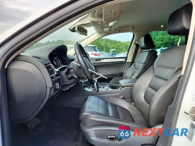 Zdjęcie 7 z 13 samochodu: 2016 VOLKSWAGEN TOUAREG SPORT VIN:WVGEF9BP9GD006400 - miniatura