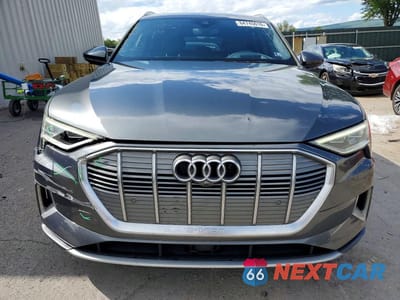 Piąte zdjęcie samochodu w środku: 2019 AUDI E-TRON PRESTIGE VIN:WA1VAAGE6KB007501 - miniatura