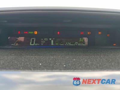 Zdjęcie 9 z 13 samochodu: 2012 TOYOTA PRIUS V THREE VIN:JTDZN3EU2C3138258 - miniatura