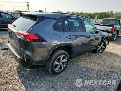 Trzecie zdjęcie samochodu z tyłu: 2025 TOYOTA RAV4 SE VIN:JTMAB3FV3SD253022 - miniatura