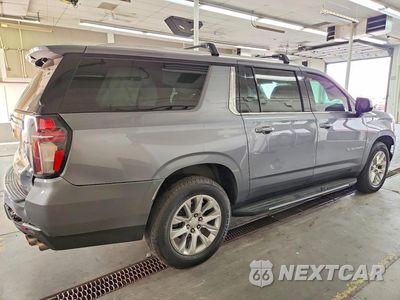 Trzecie zdjęcie samochodu z tyłu: 2022 CHEVROLET SUBURBAN K1500 PREMIER VIN:1GNSKFKD6NR102824 - miniatura