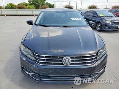 Piąte zdjęcie samochodu w środku: 2017 VOLKSWAGEN PASSAT S VIN:1VWAT7A36HC013887 - miniatura