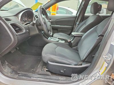 Zdjęcie 7 z 13 samochodu: 2013 CHRYSLER 200 LX VIN:1C3CCBAG5DN721942 - miniatura