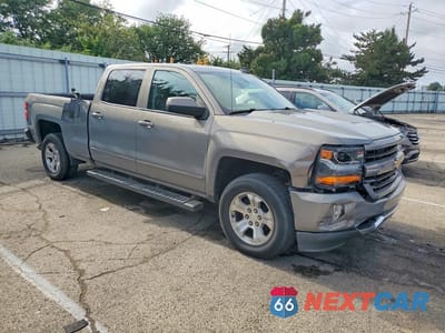 Czwarte zdjęcie samochodu z boku: 2017 CHEVROLET SILVERADO K1500 LT VIN:3GCUKREC2HG382462 - miniatura