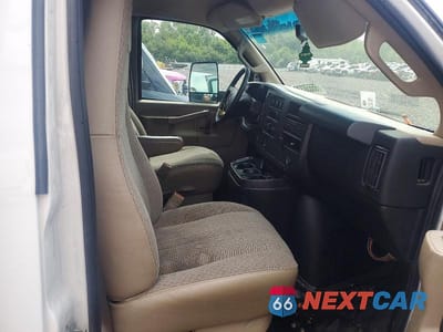 Zdjęcie 11 z 13 samochodu: 2018 GMC SAVANA BOX TRUCK VIN:7GZ67UCG8JN000339 - miniatura
