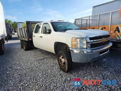 Czwarte zdjęcie samochodu z boku: 2012 CHEVROLET SILVERADO DUMP FLATBED TRUCK VIN:1GB4CZCG6CF210999 - miniatura