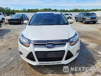 Piąte zdjęcie samochodu w środku: 2014 FORD FOCUS TITANIUM VIN:1FADP3J2XEL405082 - miniatura