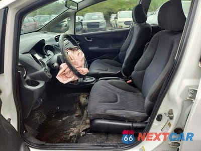 Zdjęcie 7 z 12 samochodu: 2012 HONDA FIT SPORT VIN:JHMGE8H52CC008102 - miniatura
