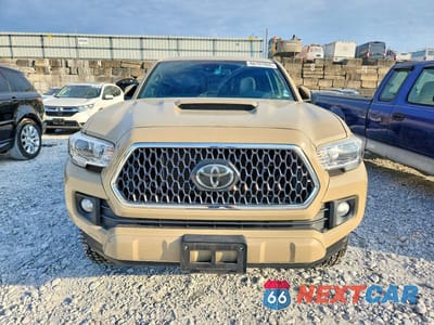 Piąte zdjęcie samochodu w środku: 2018 TOYOTA TACOMA TRD SPORT VIN:5TFSZ5AN3JX123953 - miniatura