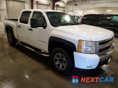 Czwarte zdjęcie samochodu z boku: 2008 CHEVROLET SILVERADO K1500 VIN:2GCEK13C481206661 - miniatura