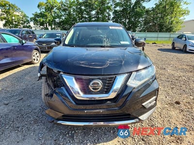 Piąte zdjęcie samochodu w środku: 2018 NISSAN ROGUE S VIN:5N1AT2MTXJC793296 - miniatura