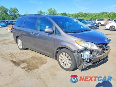 Czwarte zdjęcie samochodu z boku: 2012 TOYOTA SIENNA XLE 7-PASSENGER VIN:5TDDK3DC9CS032268 - miniatura
