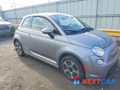 Czwarte zdjęcie samochodu z boku: 2017 FIAT 500 ELECTRIC VIN:3C3CFFGEXHT699110 - miniatura