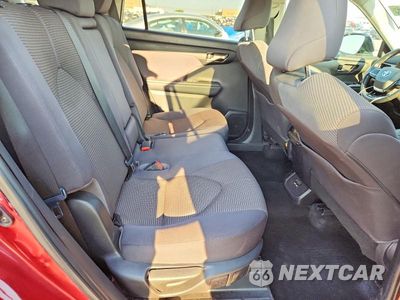 Zdjęcie 10 z 12 samochodu: 2021 TOYOTA HIGHLANDER LE VIN:5TDZZRAH5MS532031 - miniatura