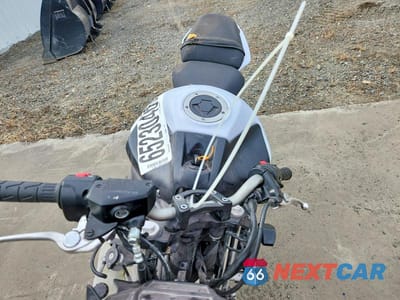 Piąte zdjęcie samochodu w środku: 2015 KAWASAKI EX650 F VIN:JKAEXEF16FDA22680 - miniatura