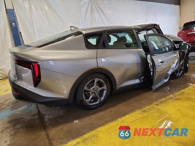 Trzecie zdjęcie samochodu z tyłu: 2025 KIA K4 LXS VIN:3KPFT4DE5SE046383 - miniatura