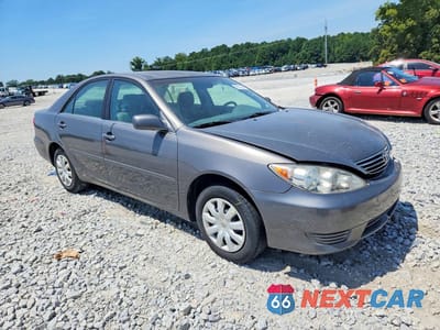 Czwarte zdjęcie samochodu z boku: 2005 TOYOTA CAMRY LE VIN:4T1BE32K45U518182 - miniatura